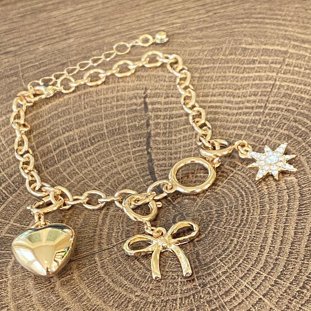 NWOT Gold Fashion Charm Bracelet Heart, Bow, Bling OSFM